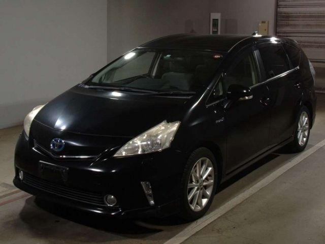 2215 Toyota Prius alpha ZVW41W 2013 г. (TAA Chubu)